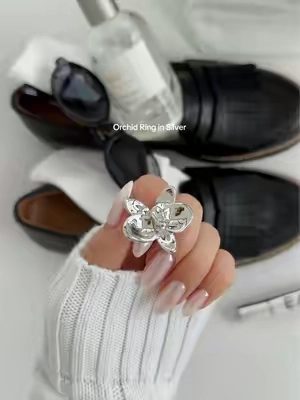 #orchidring #silverring #silverjewelry #floraljewelry #enroutejewelry 