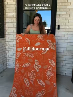 Fall vibes, cleaner floors, and machine washable? Say less. #doormat #patio #indoor #hebe #fallrug 