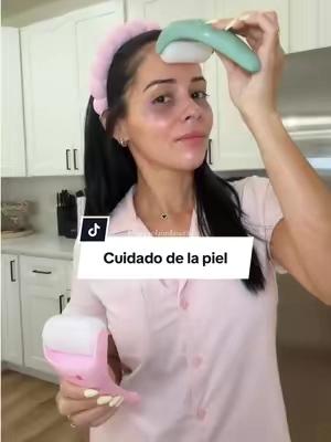 Respuesta a @Euje🌹 es tan beneficioso para la piel que a veces lo hago hasta en dos chances de mi día #tiktokshopcosmetics #tiktokshopcreatorpicks #summerturnup #cuidadodelapiel #iceroller 