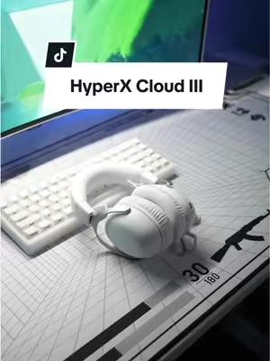 Nah these gaming headsets are actually so clean. #hyperx #gamingheadset #headphones #gaming #headset 
