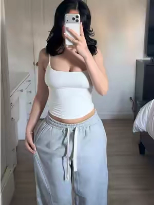 wearing a medium #Sweatpants#BaggySweats #FallOutfit #OOTD  