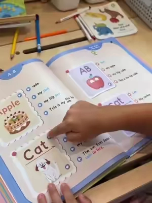 Back to school is coming 📚 Don’t just prepare backpacks… prepare reading confidence too. This leveled reading set helps kids build skills step by step with 17 stories, 200+ words, and phonics practice. #SohoChic #Montessori #education #parenting #childrensbook 
