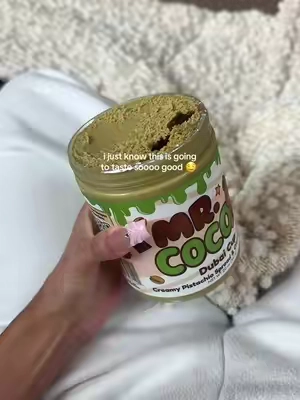 i could eat this all in one sitting 😩🤤 #dubaichocolate #dubaifilling #pistachiochocolate #tiktokshopcreatorpicks #tiktokshopsummersale 