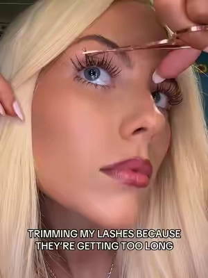 SOOO LONG!! @OKAYLOVE #lashes #jk #lashclusters #fakelashes #longlashes 