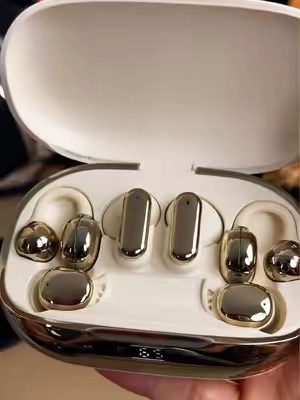 4 earbuds in ONE case... and it even charges your phone.Didn't expect that, right? 👀 #earbuds #wirelessearbuds #TechGadgets #tiktokmademebuyit #gadgets 