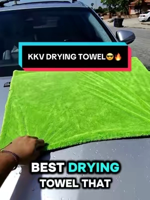 Stop making the most common drying mistake. 🤝 This XL drying towel makes getting a streak-free finish so much easier, especially if you're just getting into washing your own car. #fyp #CarDetailing #CarWash #tiktokshopbacktoschool #beginner 