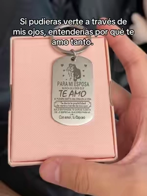 No es solo un llavero. Es la frase que un esposo quiere que su mujer recuerde cada vez que tome sus Ilaves: eres más especial de lo que alcanzas a ver. #regaloparaesposa #llaveroconmensaje #amorconyugal #regalodeaniversario #tiktokshop