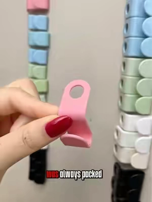 Asmallhangerconnector:justslideitontoahangerandlinkthemtogethertokeepyourclothesorganized.Perfectforsortingoutfits,savingsace,andkeepingeverythingneat.#tiktokshopjumpstartsale#organizer#tiktokmademebuyit#clothing#tiktokshop