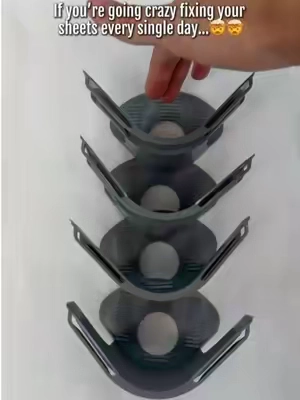 Do you hate fitted sheets that pop off constantly? These clips are an absolute game-changer 🤯 #FittedSheetHack #SheetClips #HomeEssentials #bedroomhacks 