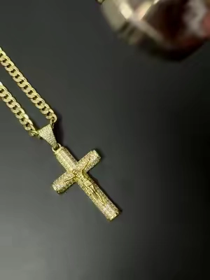 #fyp #jewelrytiktok #14kgold #necklace #jesusnecklace 