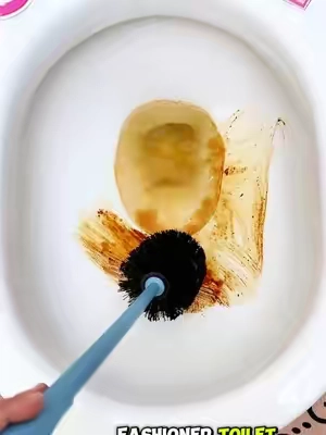 Click, scrub, toss. No more disgusting toilet brush sitting in dirtywater.#Toiletbrush #sopami #tiktok #deepclean#GiftedinLove