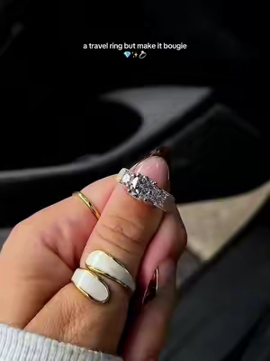 obsessed w/ the 3 stone look! @Rinfit Rings #travelring #vacationring #siliconerings #rinfitrings 