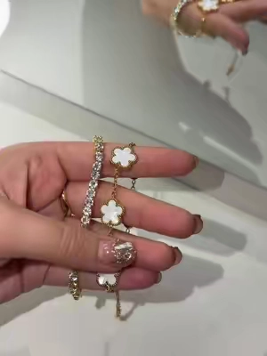 ameee😍😍😍 this gold layered bracelet set #braceletstack #bracelet #goldbracelet #braceletset #goldbracelets