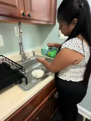Aquí te recomiendo este dispensador de jabón para que ya no sigas desperdiciando jabón muy fácil de instalar hay de varios colores #tiktokshopfinds #tiktokshop #recomendable #dispensadordejabon 