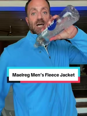 One minute it’s chilly, the next it’s drizzling.. that’s exactly what the Maelreg Men’s Fleece Jacket is made for. The soft fleece lining keeps you warm, while the water resistant shell helps protect you from light rain without weighing you down. It’s comfortable enough for everyday wear and versatile enough for hiking, travel, work, or your morning commute. #fleecejacket #mensjacket #windbreaker #mensstyle #golffashion 