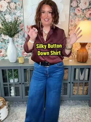 Ohhhh she is SASSY!! This silky button down shirt is SO good!!! 😍 @WIHOLL  #buttondownshirt #collaredshirt #datenightoutfit #wiholl #ttsacl 