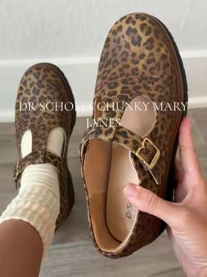 & they run true to size. The easiest way to make a basic fall outfit look 10x cooler. 🍂🐆 They have that nostalgic '90s feel, they're surprisingly lightweight, and I already know they'll be on repeat all fall.  #drscholls #maryjanes #maryjaneshoes #womensshoes #fallshoes 