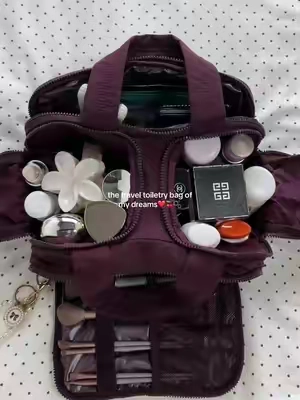 Cherry red finally came in✨I used to need at least 4 bags for my toiletries🥹and now I only need ONE bag🤩#bagsmart #toiletrybag #makeupbag #TikTokshopbacktoschool #travelbag 