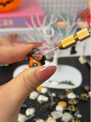This mini drill makes clean little holes without cracking the plastic, so DIY keychains are way easier to make.👍👍👍 #DIYKeychains #MiniDrill #Craftingldeas #TikTokFinds #handmadegifts