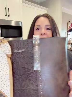 One of my favorite bags of all time and you’re getting a second bag for free! #MontanaWest #ToteBag #concealedcarry #WomensBag #Purse @Rustic Charm Bootic 