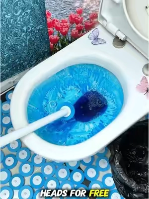 Click, scrub, toss. No more disgusting toilet brush sitting in dirty water.#cleaninghacks #Toiletbrush #sopami #tiktok #deepclean#TikTokShopJumpstartSale 