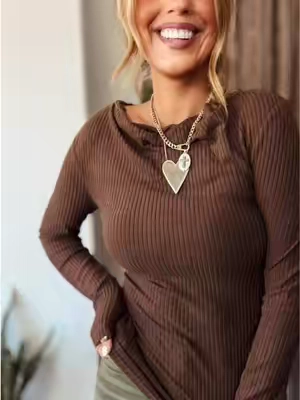Comfort meets sophistication. ✨ This stretchy cowl neck sweater is the kind of piece you’ll style all season long. #FallStyle #ClosetStaples #EverydayFashion #SweaterSeason #OOTD @PrettyGarden 