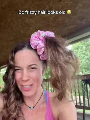I was so close to getting the mom cut #frizzyhair #airdryhair 