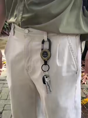 If you hate taking your keys on and off, this is for you#keychain #retractablekeychain #edc #TikTokshopbacktoschool #outdoorgear 