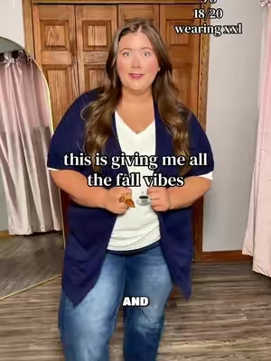I’m in looove with this! Would be perfect layered with a long sleeve for the fall 🤎 #plussizefashion #fallfashion #outfitinspo #plussize #cardigan 