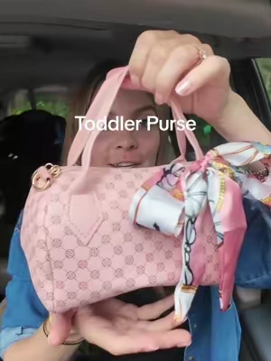 This toddler purse is packed to the brim with alllll the cute accessories for playtime 🎀 #girlmom #girltoys #giftsforgirls #toddlertoys #dressup 