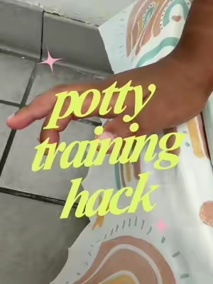Potty training in the public doesn’t have to be THAT BAD ! #pottytraininghack #pottytraininingmama #pottytraining 