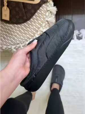 an upgrade from last years moc slippers✨🖤🙌🏼 #crocs #crocsnewarrivals 