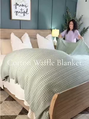 it has me at 100% cotton & these days price is so good rn 🤌🏻✨ #cottonblanket #blanket #beddingdecor #affordablebedding #beddingessentials @PHF 