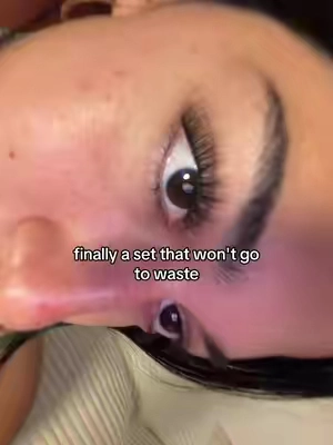 I never end up using shorter lashes this is genius😭