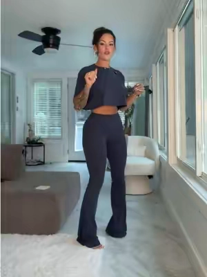 I love that this comes as a set! Loungewear to casual wear! #loungewear #casualoutfits #matchingset #leggingsoutfit #tiktokshopsummersale 