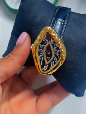 De Pascal tienen diamantes de laboratorio son buenos bonitos y baratos vienen con su tarjeta de autenticidad, incluido con sus herramientas para poder ajustar el reloj