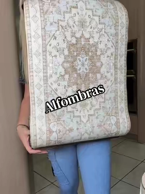 Estas alfombras cambiaron por completo el look de mi cocina. 🤍✨ Además de verse preciosas, son súper cómodas para estar de pie mientras cocino, ayudan a proteger el piso y le dan un toque elegante y acogedor al espacio. Me encantó cómo combinaron con los tonos de mis gabinetes y la decoración. ¡Sin duda, una de esas compras que hacen la diferencia! 🏡 🛒 Las dejé en el carrito naranja. Solo disponibles para personas que vivan en Estados Unidos. 🇺🇸 #TikTokShop #KitchenDecor #KitchenFinds #HomeDecor #AmazonFinds