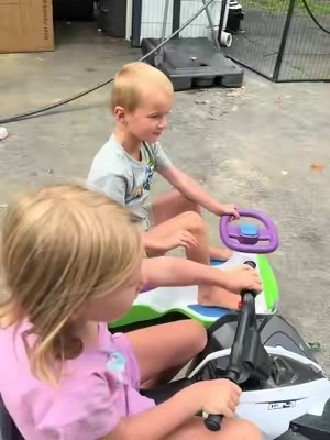 Wiggle car with mop attachment. #kidsrideon #wigglecar #wigglecartrailer #rideonwigglecar #rideon 