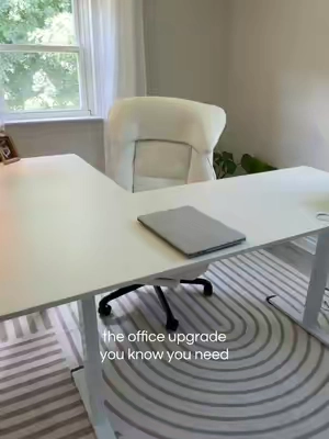 If you work from home, a standing desk can make all the difference in the world when it comes to comfort and even productivity. #office #officedecor #standingdesk 