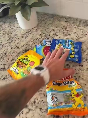 The random candle bundle with a tube of ooze 😮‍💨🤗😎 #tiktokshopcreatorpicks #tiktokshopcreatorfinds #tiktokshopsummersale #candy #candytok 