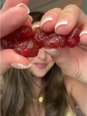 Possibly maybe my favorite @finalbosssour candy yet! 🍒 The sour level is like the same as sour patch kids, so if you like sour candy that’s not TOO sour, this is perfect for you!  #candy #driedfruit #sourcandy #cherries #sour 