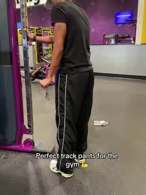 #trackpants #gympants #fashiontiktok #calmfits 