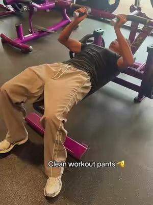#trackpants #workoutpants #fashiontok #calmfits 