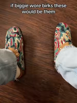 I recommend sizing up a half size, if you wear thick socks size up a full size #clogs #suedeclogs #bostonclogs 