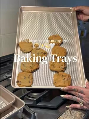I didn’t realize how much easier baking could be until I switched to these. 🍪 Food releases effortlessly, cleanup takes minutes, and the set comes with three different sizes for everything from cookies to sheet pan dinners. Definitely one of those kitchen upgrades you’ll use every week ✨ #kitchenfinds #kitchenupgrade #baking #momtok 