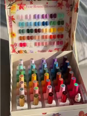 New drop! Year-Round Blossom kit from @BeetlesGelPolish includes the prettiest solid hema-free colors perfect for every season🌊🍂🌷✨ #gelnails #gelnailkit #nailsathome #nailinspo #hemafree 