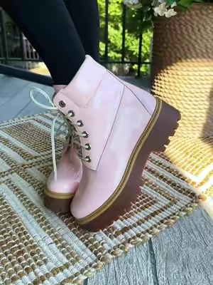 These light pink patent leather boots are the perfect way to add a fun pop of color to any outfit #Timberland #PatentLeatherBoots #PinkBoots #WomensBoots #FallFashion