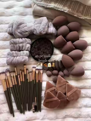 For my girlies perfect for a Christmas gift or just a brand new set 🧸🧦🍂 #chic #makeup #fallaesthetic #christmasgift #coquette make up haul brush skincare clean girl affordable travel essentials 