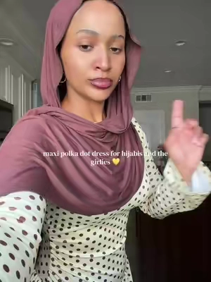 material is stretchy #polkadot #polkadotdress #maxidress #hijabitiktok #forthegirlies 