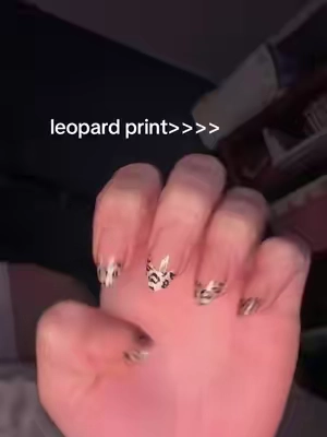 I’m obsessed #leopardprint #pressonnails #leopard #nailtok #fyp 